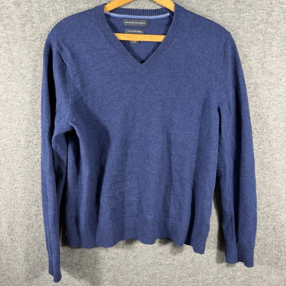 Banana Republic Extra Fine Merino Wool V-Neck Sweater Blue Size Medium Classic